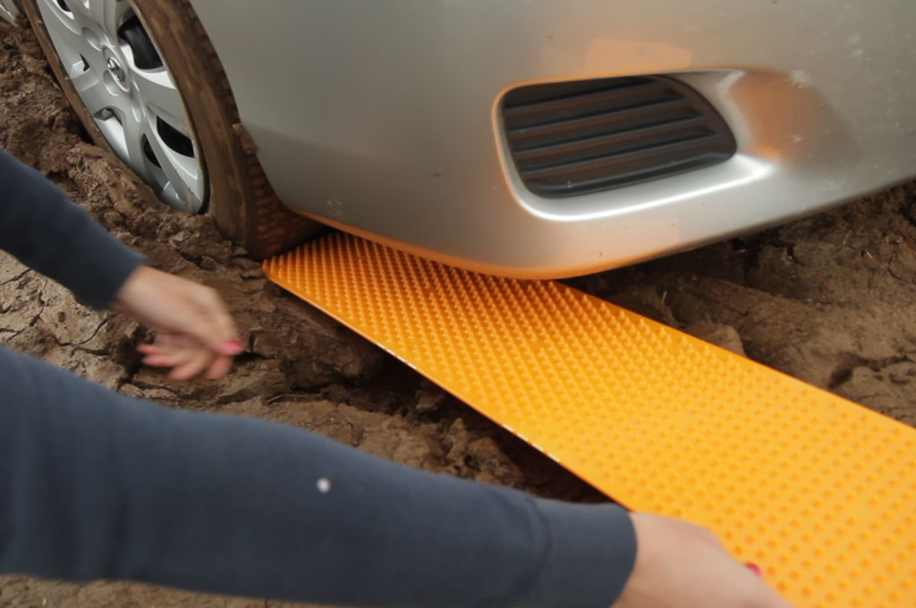 Portable Tow Truck Emergency Tire Traction Device